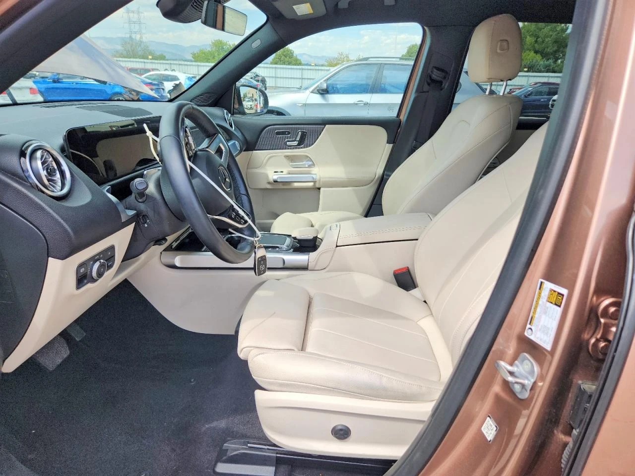 Mercedes-Benz EQB 300 4Matic, снимка 7 - Автомобили и джипове - 56624115