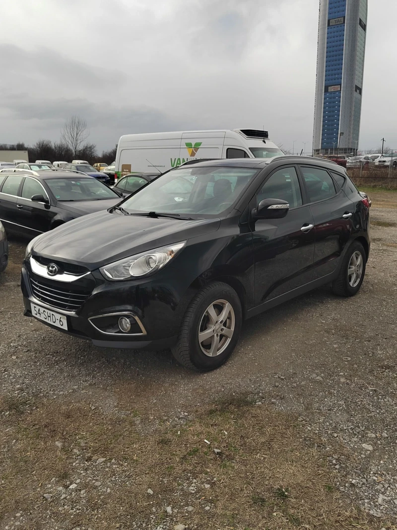 Hyundai IX35 2.0 CRDI 4X4 AUTOMAT, снимка 3 - Автомобили и джипове - 49451301