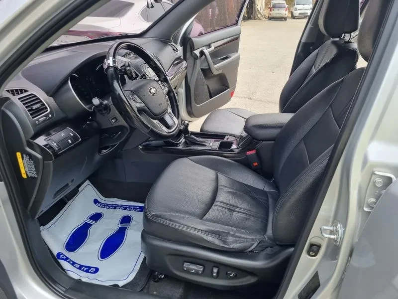 Kia Sorento 2.0 2WD, снимка 10 - Автомобили и джипове - 54264137