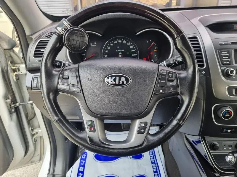 Kia Sorento 2.0 2WD, снимка 14 - Автомобили и джипове - 54264137