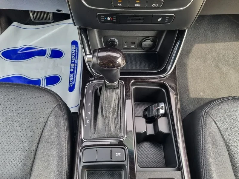 Kia Sorento 2.0 2WD, снимка 9 - Автомобили и джипове - 54264137