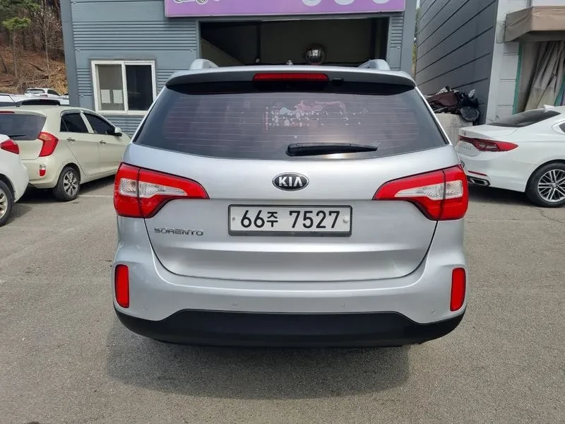 Kia Sorento 2.0 2WD, снимка 4 - Автомобили и джипове - 54264137