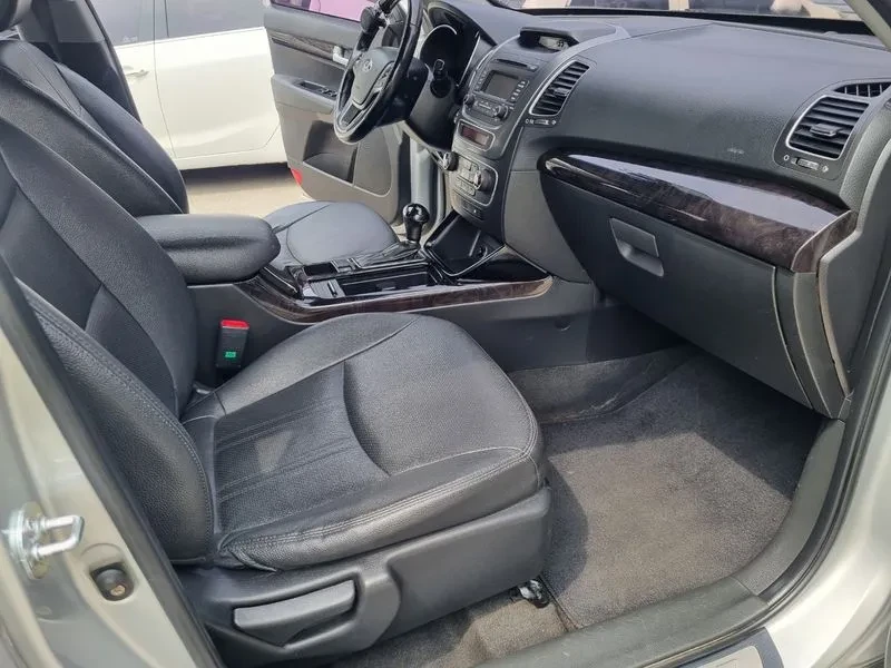 Kia Sorento 2.0 2WD, снимка 12 - Автомобили и джипове - 54264137