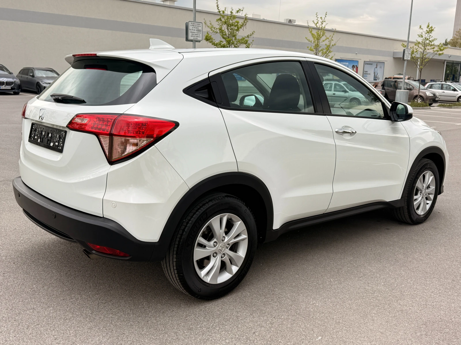 Honda Hr-v 1.5I-VTEC* NAVI* ПОДГРЕВ* 128000km* , снимка 4 - Автомобили и джипове - 54454094