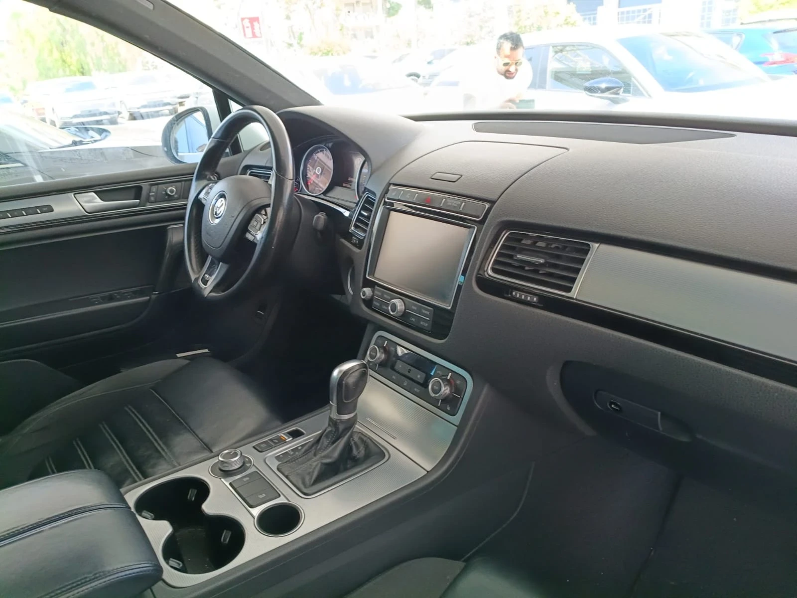 VW Touareg 3.0 TDI tiptronic BlueMotion Technology, снимка 12 - Автомобили и джипове - 54654402