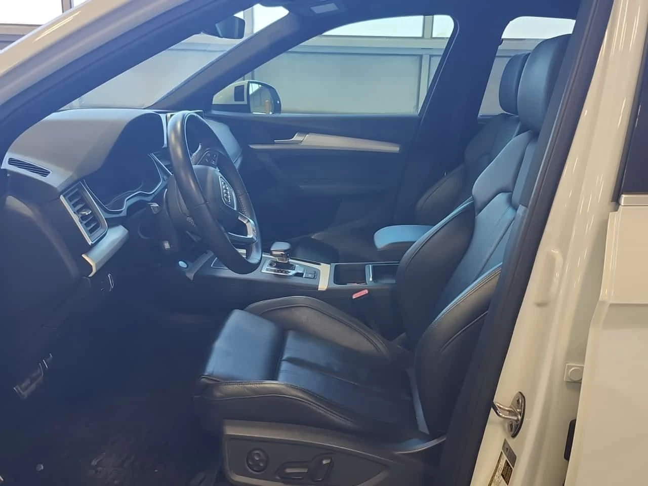 Audi Q5 * TECH PRESTIGE * CARFAX * Бeз инциденти * , снимка 8 - Автомобили и джипове - 55202354