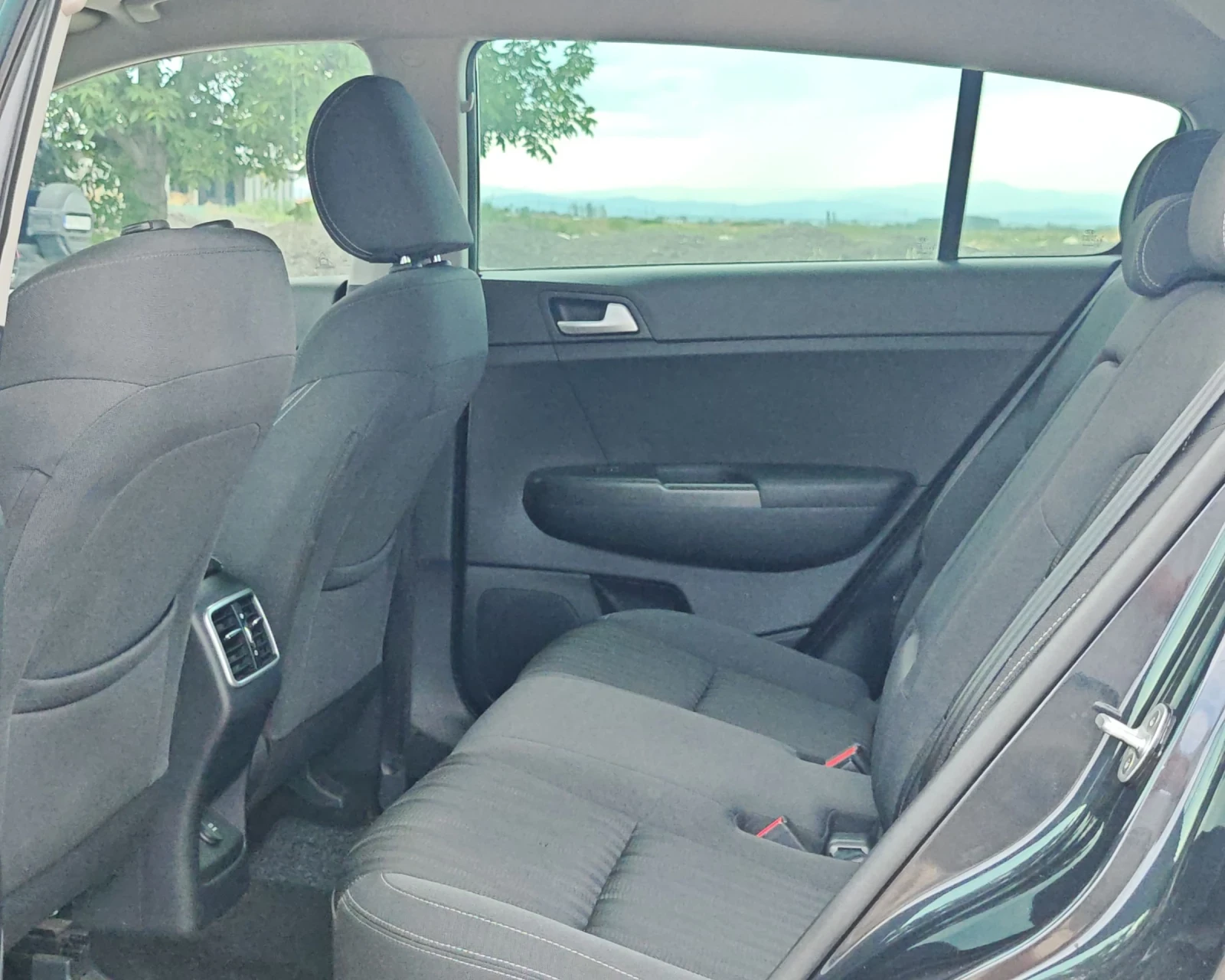 Kia Sportage 1.7 ДИЗЕЛ 116 К.С. СЕРВИЗНА! УНИКАЛНО СЪСТОЯНИЕ! , снимка 12 - Автомобили и джипове - 55317747