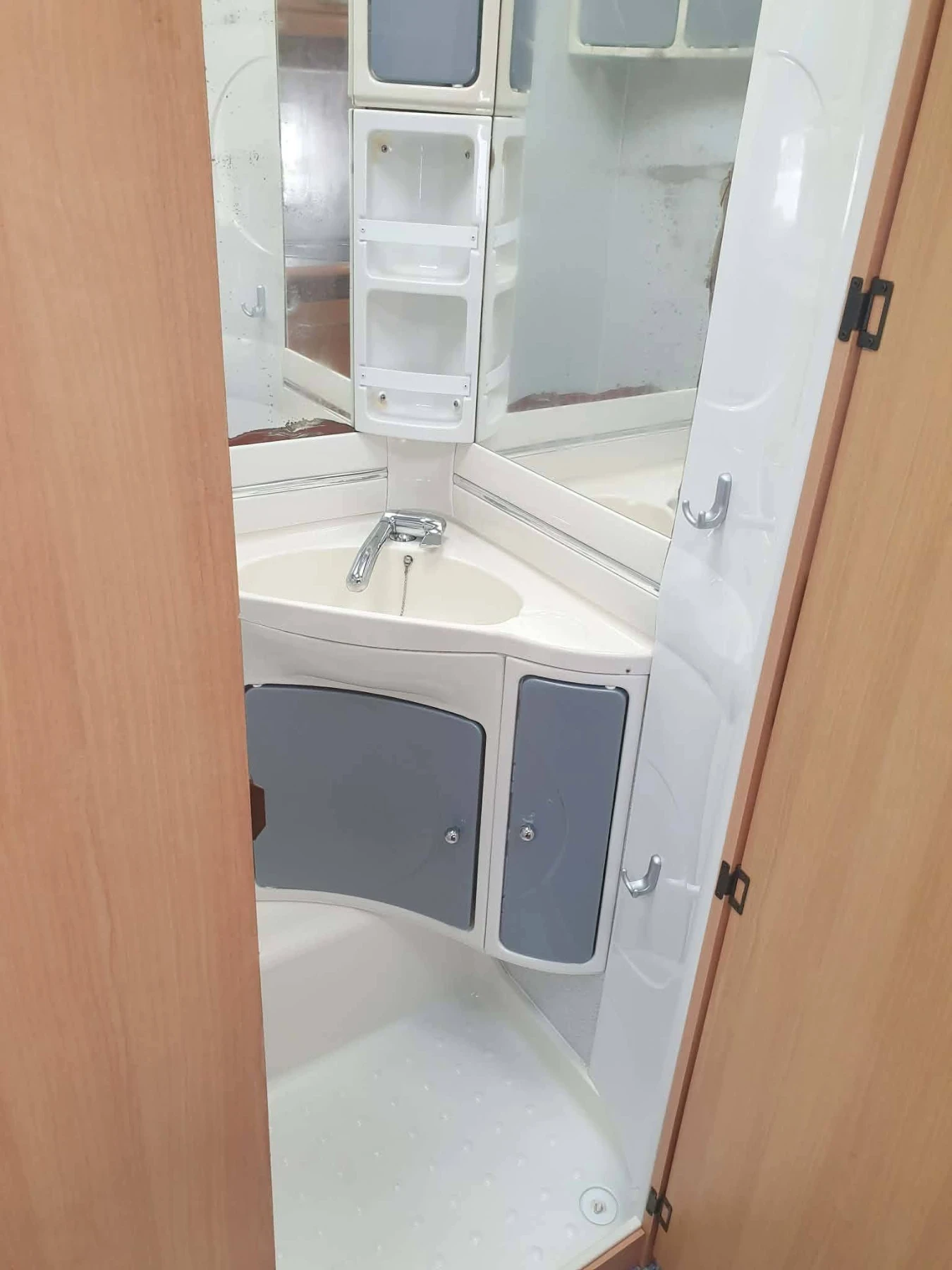 Каравана TEC Travel king 710, снимка 8 - Каравани и кемпери - 54482554
