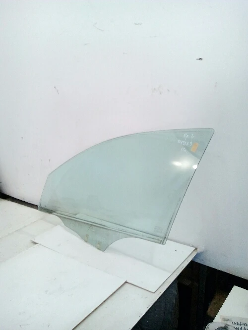 Стъкло предно ляво Мазда 3