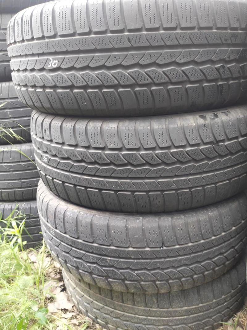 Гуми Зимни 225/60R17, снимка 1 - Гуми и джанти - 33878269