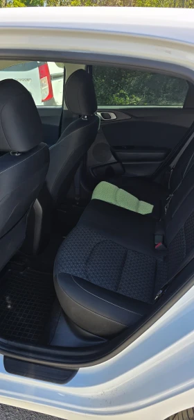 Kia Ceed В заводска гаранция., снимка 15