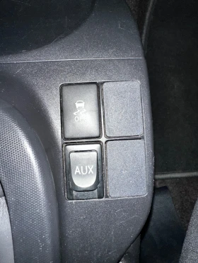 Toyota IQ KeyLessGo/1.0i/Климатроник/125.000км   - 4500 € / 8801.24 лв. - 63406831 14