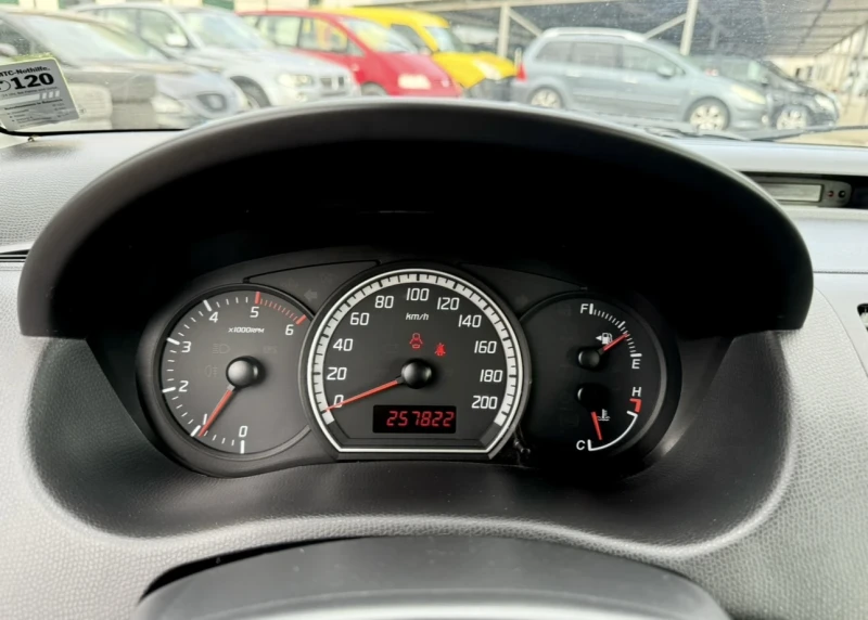 Suzuki Swift 1.3 DDiS, снимка 7 - Автомобили и джипове - 47452027