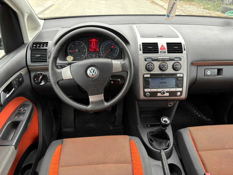 VW Touran KROSS 6 + 1 МЕСТА, снимка 8 - Автомобили и джипове - 47810025