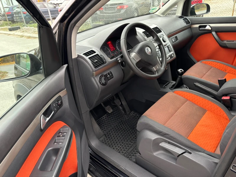 VW Touran KROSS 6 + 1 МЕСТА, снимка 9 - Автомобили и джипове - 47810025