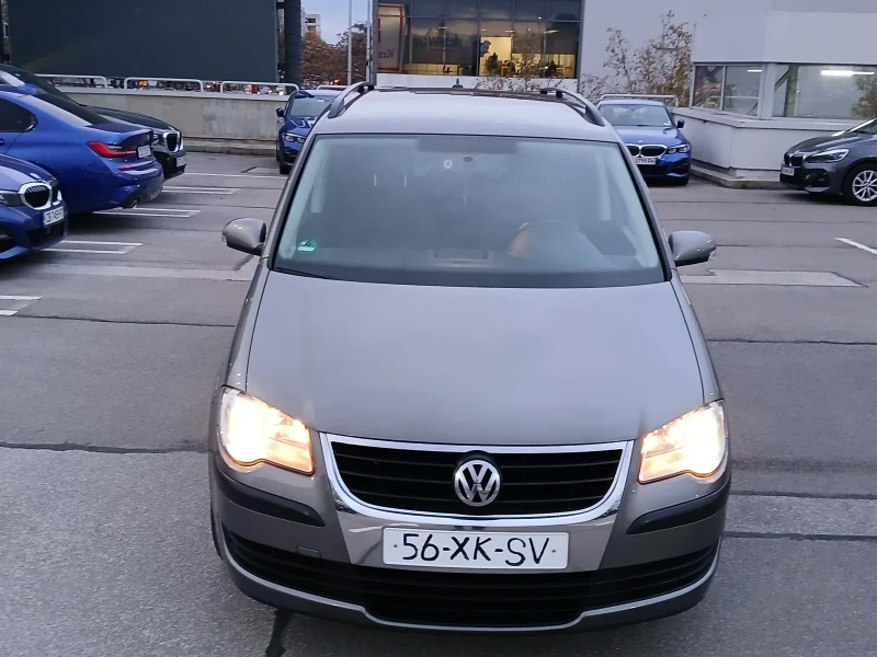 VW Touran КАПАРИРАНА1.9TDI 77KW # КЛИМАТРОН#, снимка 6 - Автомобили и джипове - 48049840