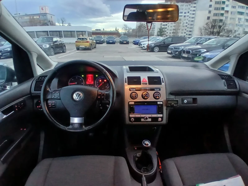 VW Touran КАПАРИРАНА1.9TDI 77KW # КЛИМАТРОН#, снимка 11 - Автомобили и джипове - 48049840