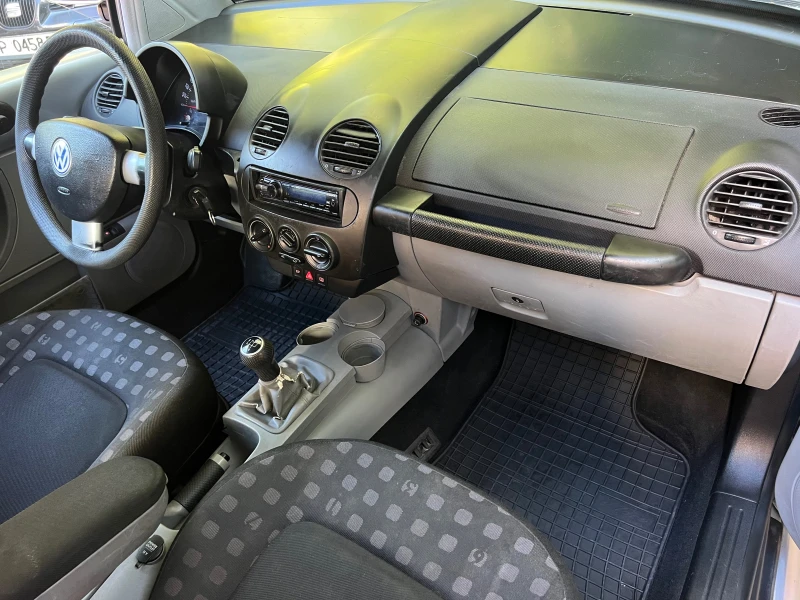 VW New beetle 2.0i KLIMATIK/UNIKAT, снимка 13 - Автомобили и джипове - 50990700