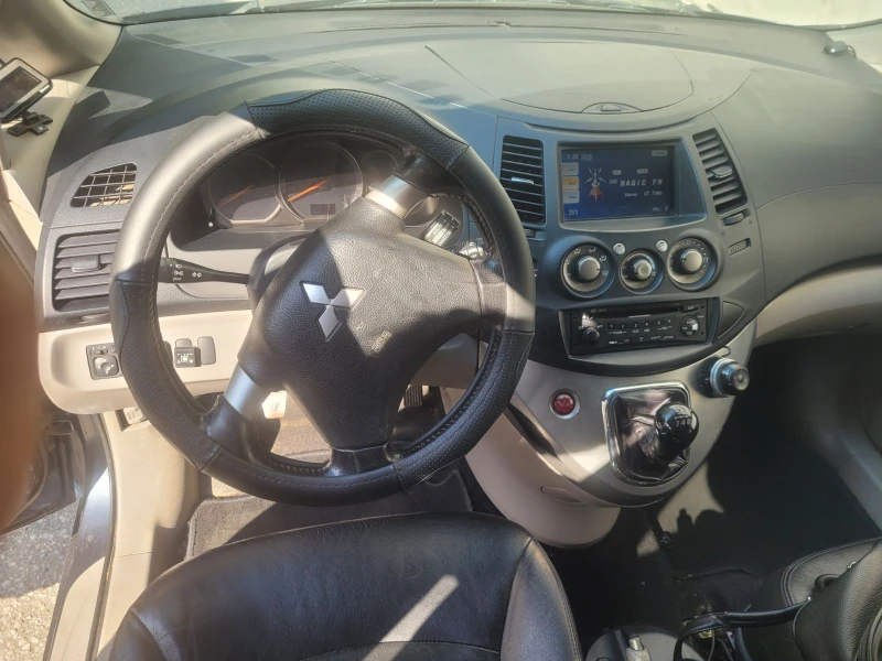 Mitsubishi Grandis LPG, снимка 6 - Автомобили и джипове - 52232617