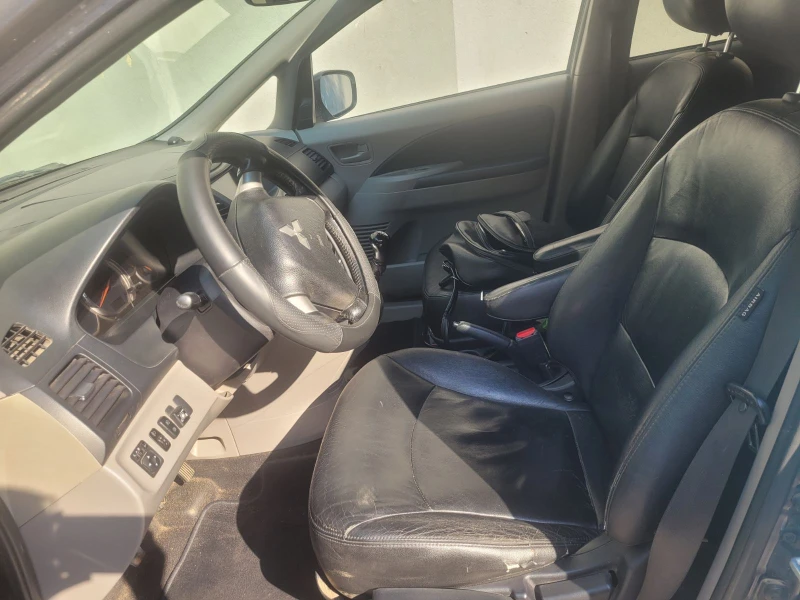 Mitsubishi Grandis LPG, снимка 5 - Автомобили и джипове - 52232617