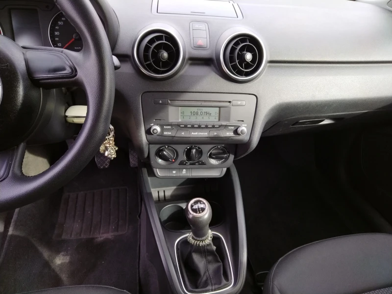 Audi A1 1.2 куб.см, 86 к.с.  ТОП , снимка 14 - Автомобили и джипове - 52444412