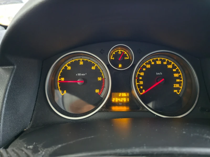 Opel Astra 1.7 cdti, снимка 9 - Автомобили и джипове - 52485907