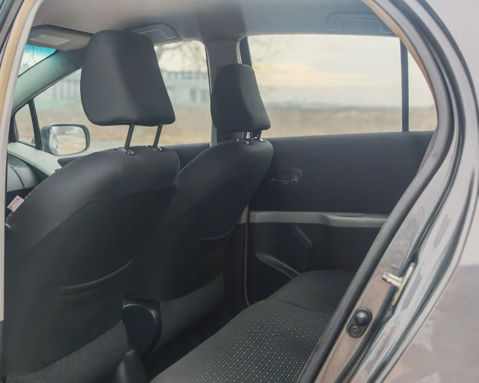 Toyota Yaris 1.3 ������ 99 �.�. FACELIFT! ������!  | Mobile.bg � ����������� 12