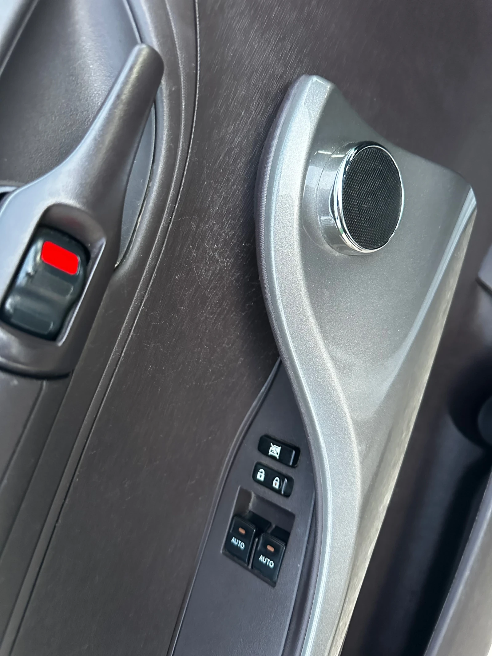 Toyota IQ KeyLessGo/1.0i/Климатроник/125.000км  , снимка 8 - Автомобили и джипове - 53770035