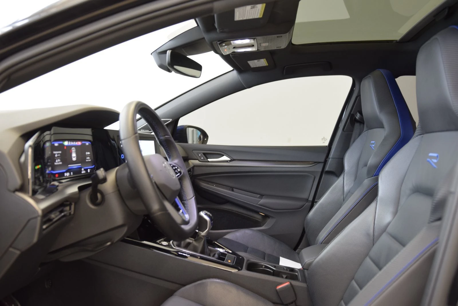 VW Golf R 20th Anniversary (Manual) | Цена до България, снимка 6 - Автомобили и джипове - 54081322