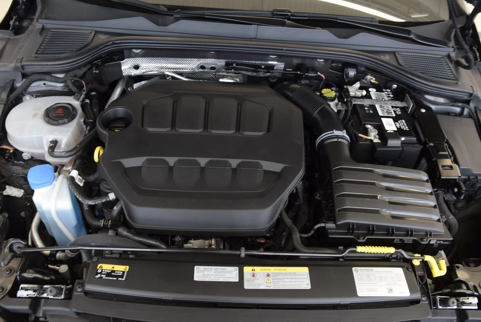 VW Golf R 20th Anniversary (Manual) | Цена до България, снимка 13 - Автомобили и джипове - 54081322