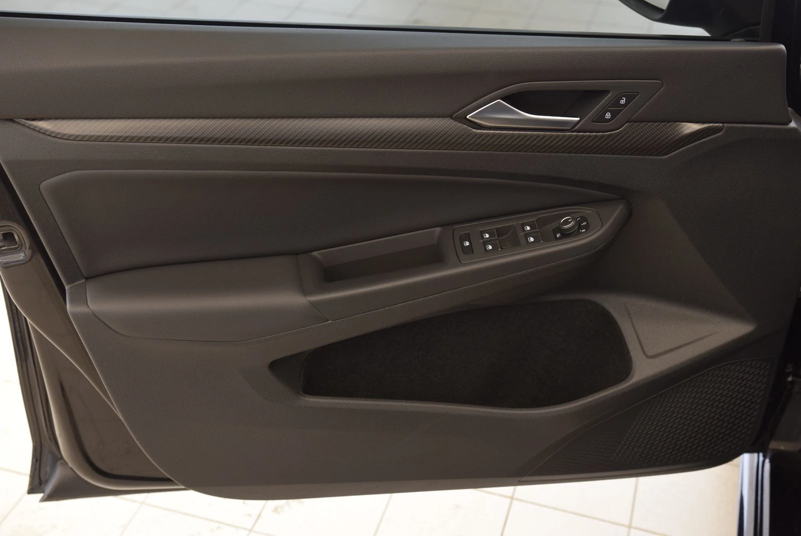 VW Golf R 20th Anniversary (Manual) | Цена до България, снимка 10 - Автомобили и джипове - 54081322