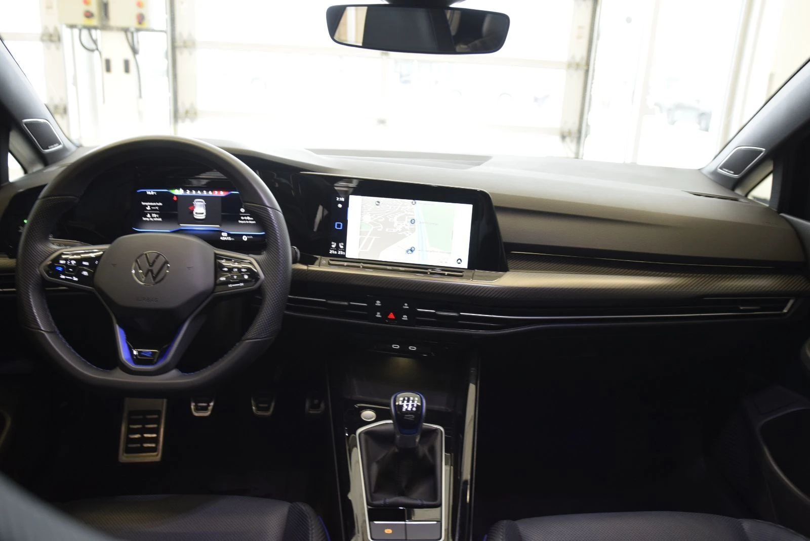 VW Golf R 20th Anniversary (Manual) | Цена до България, снимка 8 - Автомобили и джипове - 54081322