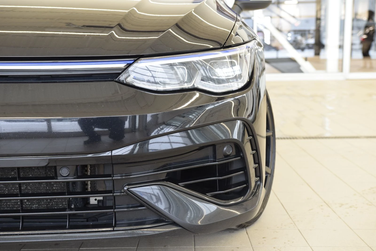 VW Golf R 20th Anniversary (Manual) | Цена до България, снимка 5 - Автомобили и джипове - 54081322