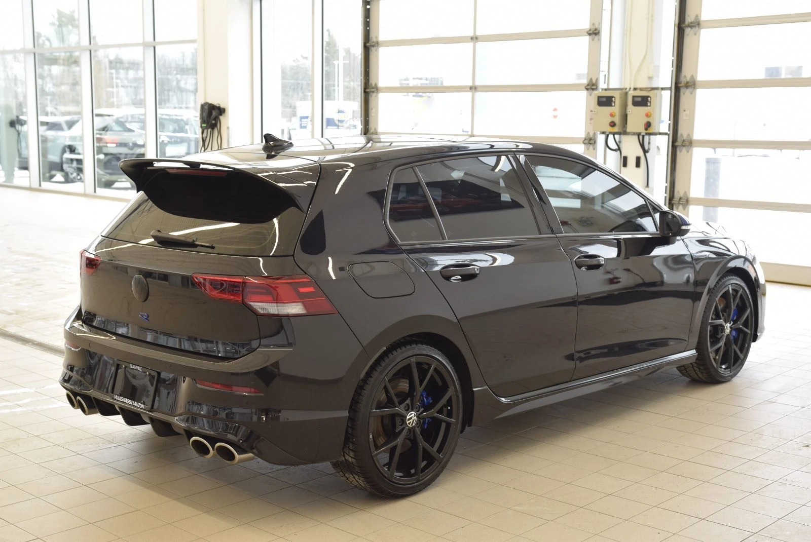 VW Golf R 20th Anniversary (Manual) | Цена до България, снимка 2 - Автомобили и джипове - 54081322