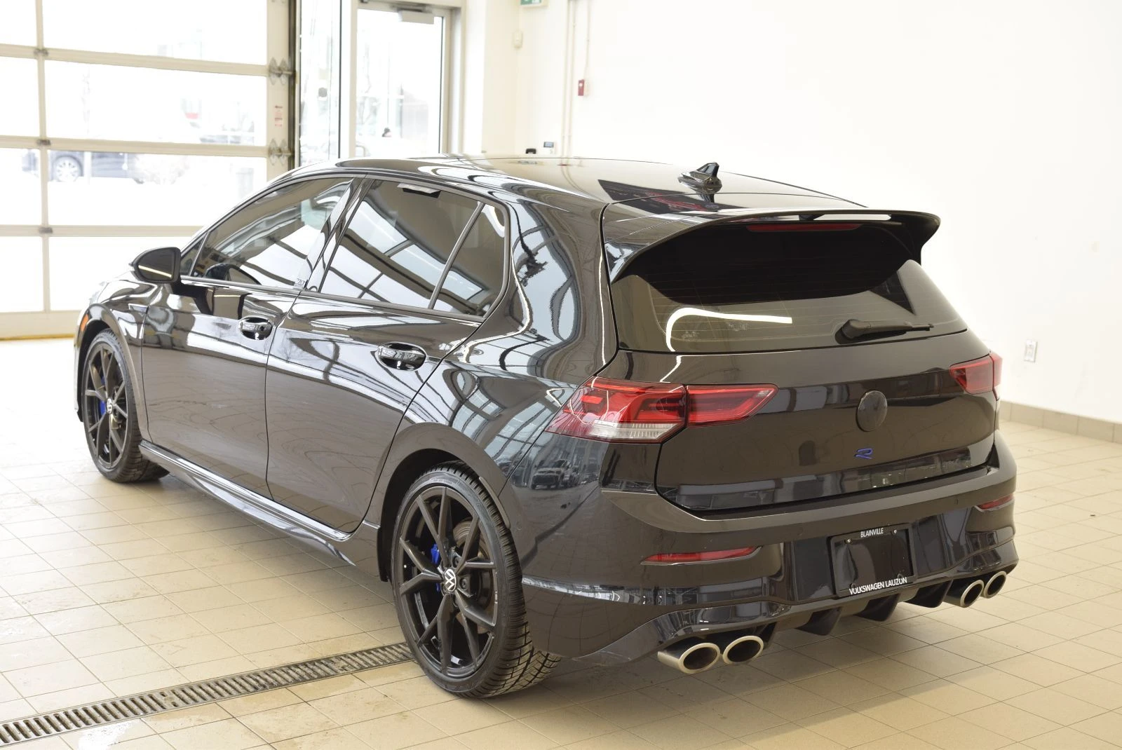 VW Golf R 20th Anniversary (Manual) | Цена до България, снимка 4 - Автомобили и джипове - 54081322