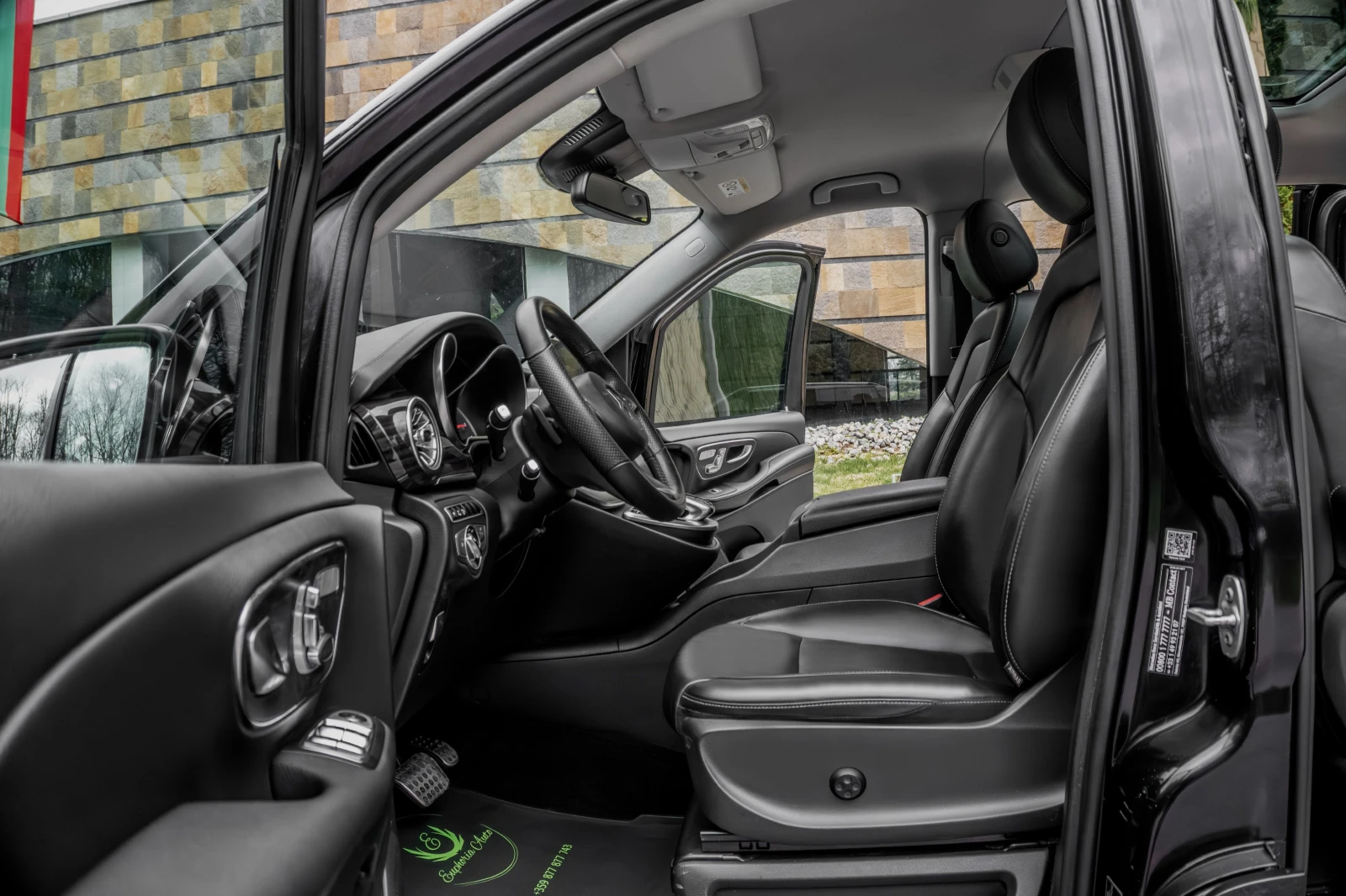 Mercedes-Benz Viano V220d* BUSINESS* PANORAMA* LONG* MEMORY* DISTRONIC, снимка 9 - Автомобили и джипове - 54672517