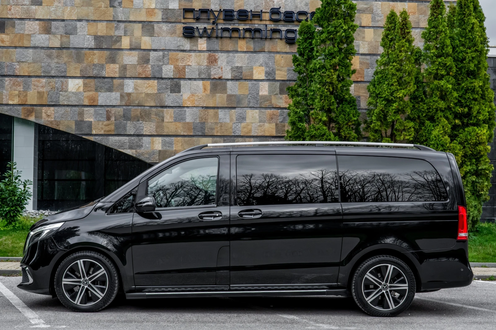 Mercedes-Benz Viano V220d* BUSINESS* PANORAMA* LONG* MEMORY* DISTRONIC, снимка 2 - Автомобили и джипове - 54672517