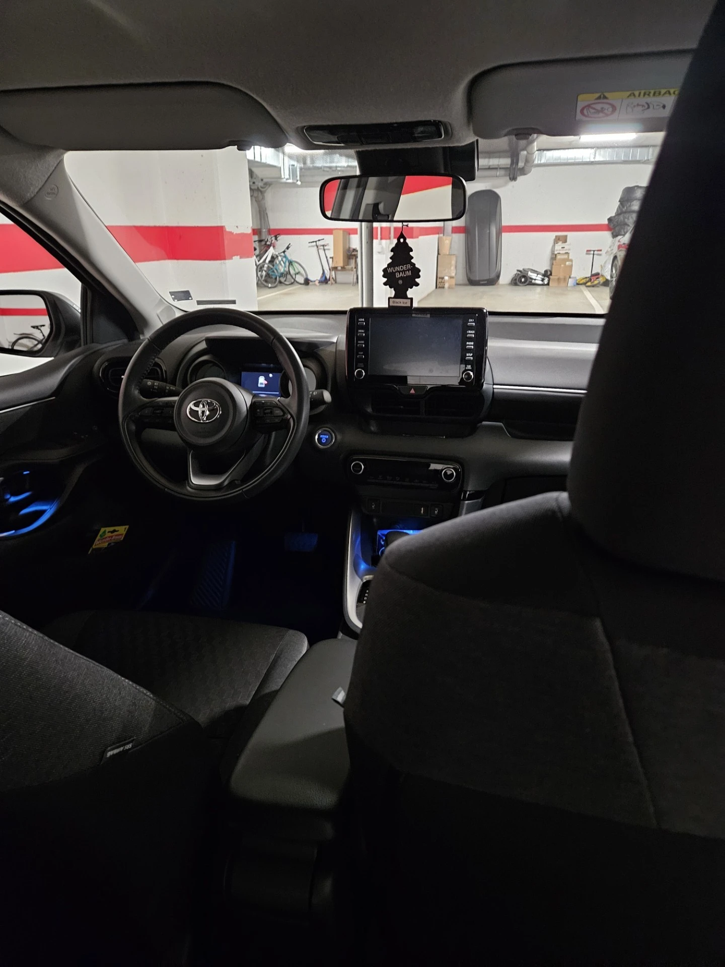 Toyota Yaris Chic Extra, снимка 4 - Автомобили и джипове - 54700033