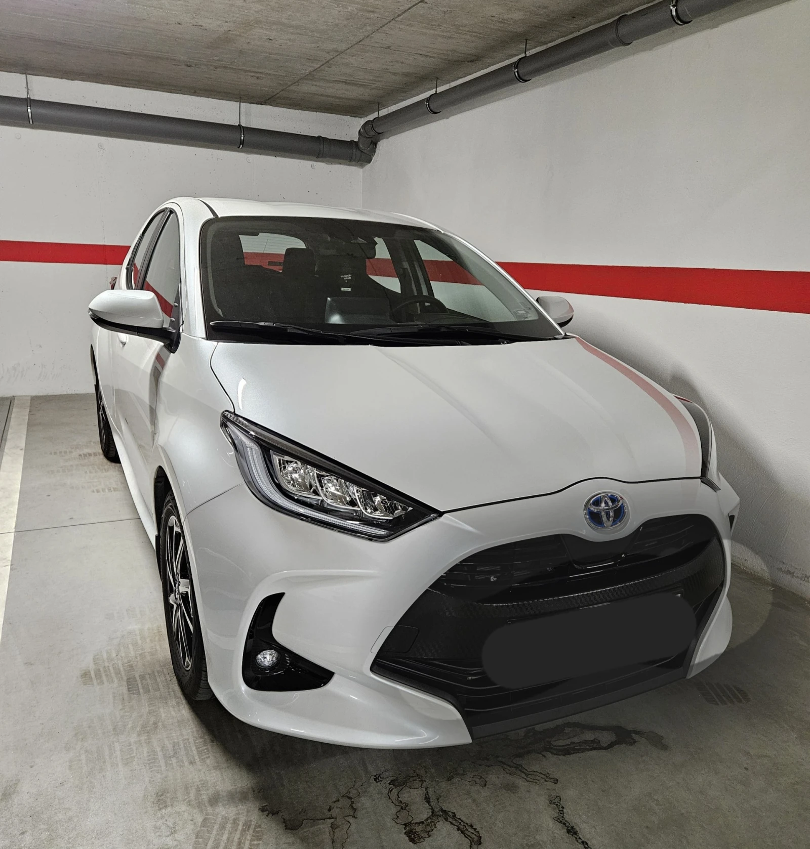 Toyota Yaris Chic Extra, снимка 2 - Автомобили и джипове - 54700033