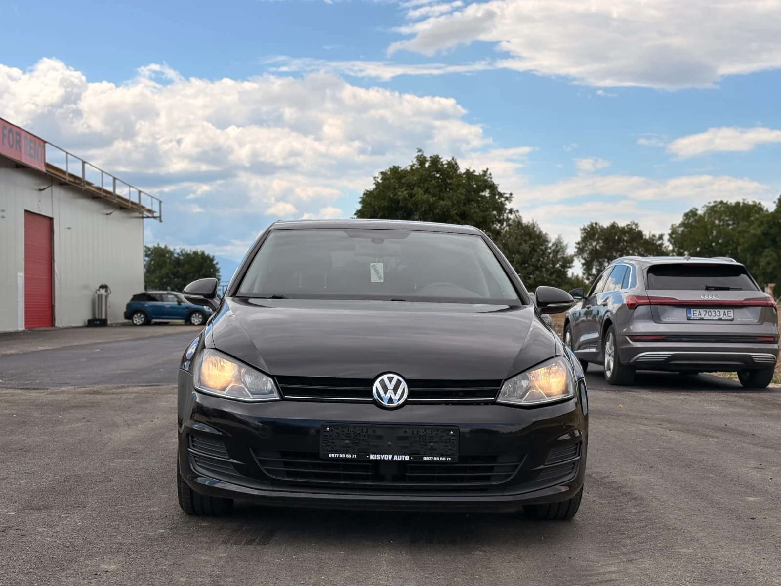VW Golf 7 1.6 TDI 105 кс Navi* Distronic* Самопаркиране* , снимка 2 - Автомобили и джипове - 55264080