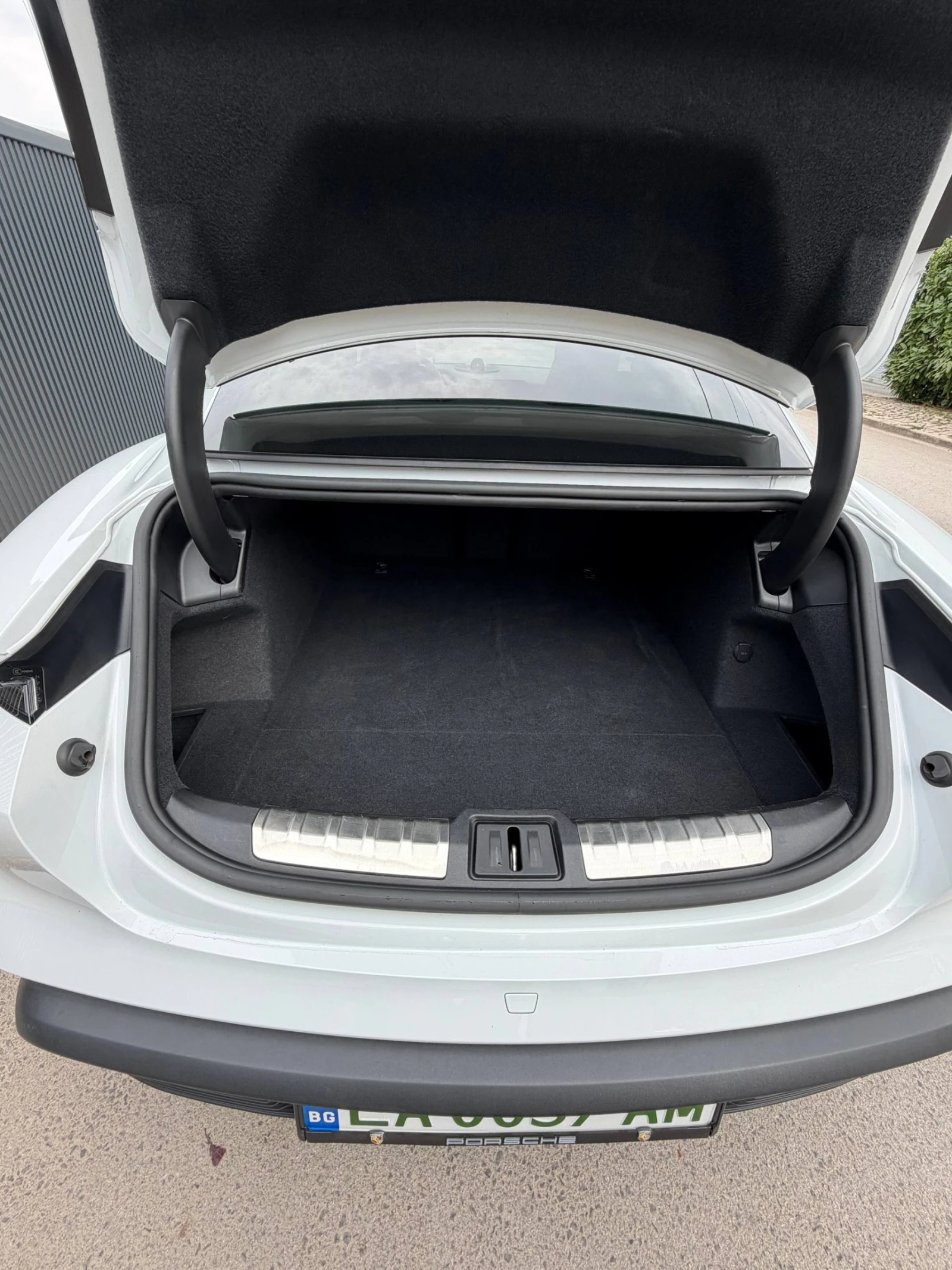 Porsche Taycan 4S * * PERFORMANCE PLUS * * PREMIUM PACKAGE * * , снимка 14 - Автомобили и джипове - 56046427