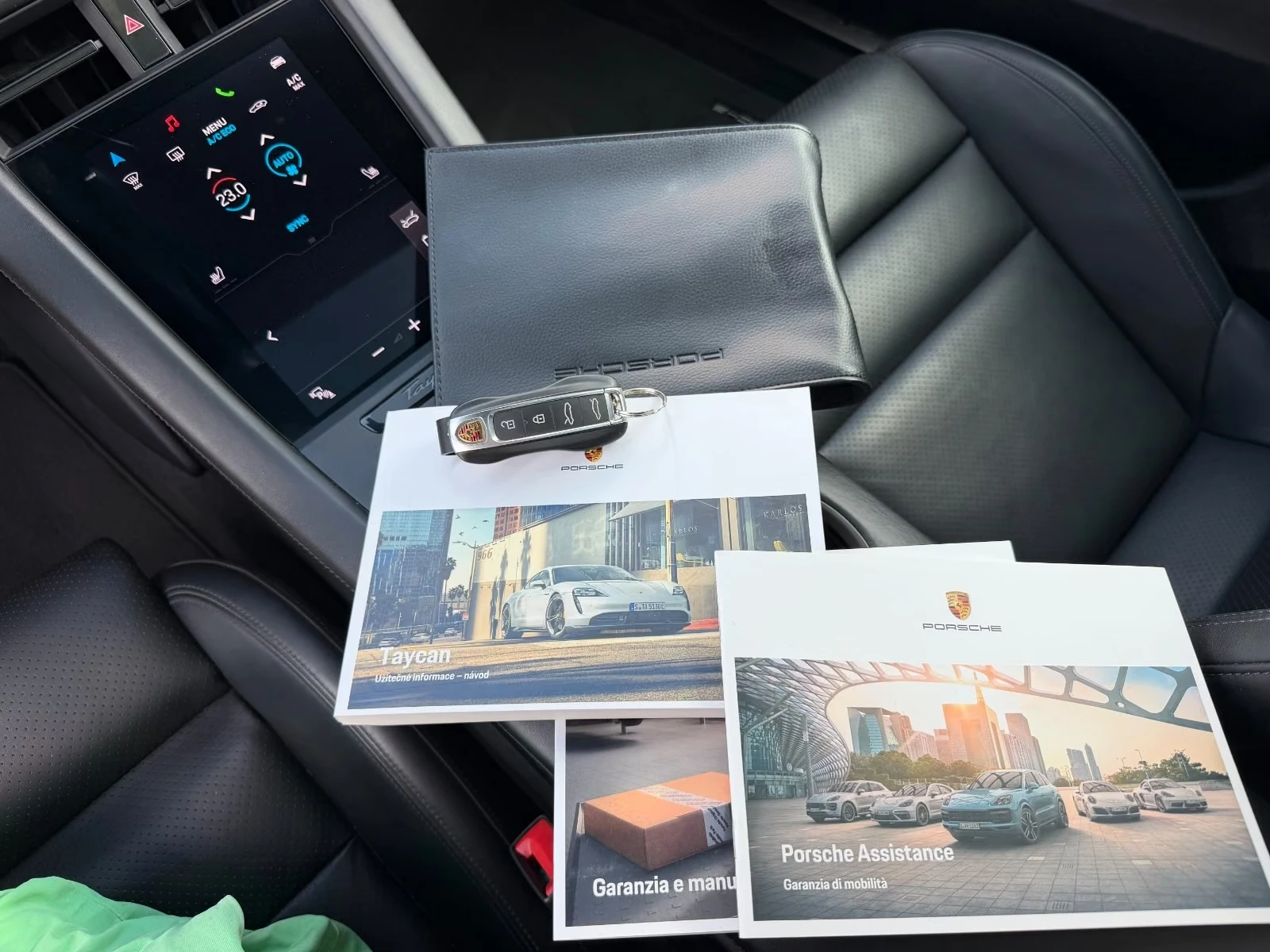 Porsche Taycan 4S * * PERFORMANCE PLUS * * PREMIUM PACKAGE * * , снимка 15 - Автомобили и джипове - 56046427