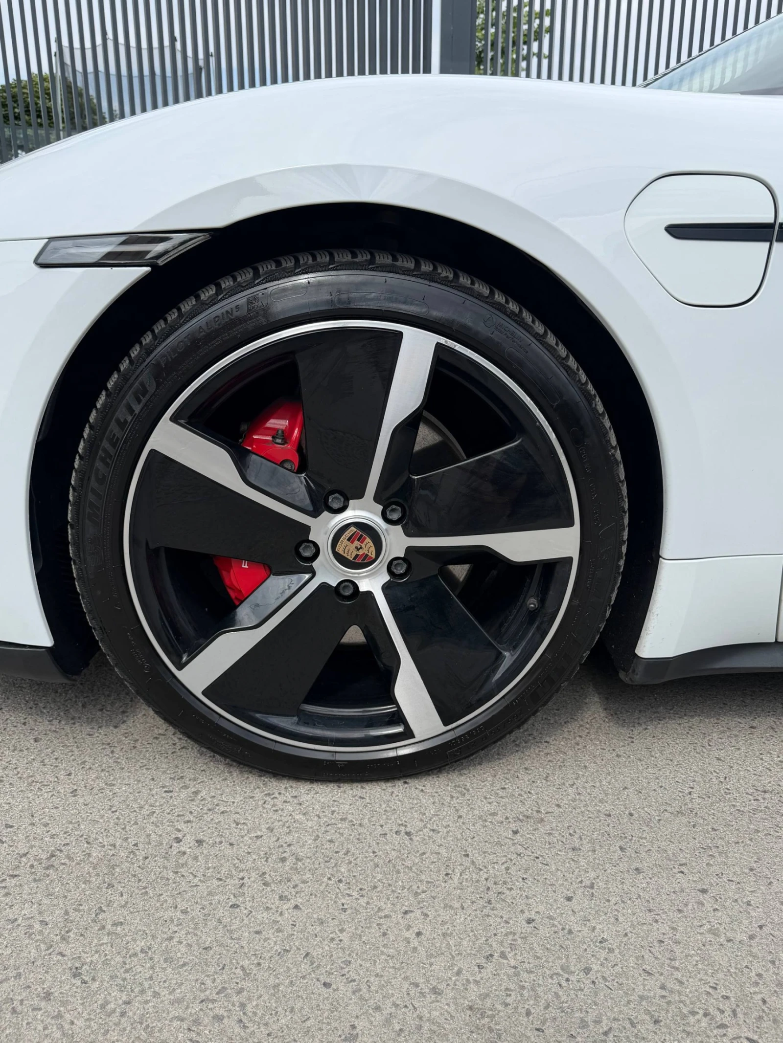 Porsche Taycan 4S * * PERFORMANCE PLUS * * PREMIUM PACKAGE * * , снимка 5 - Автомобили и джипове - 56046427
