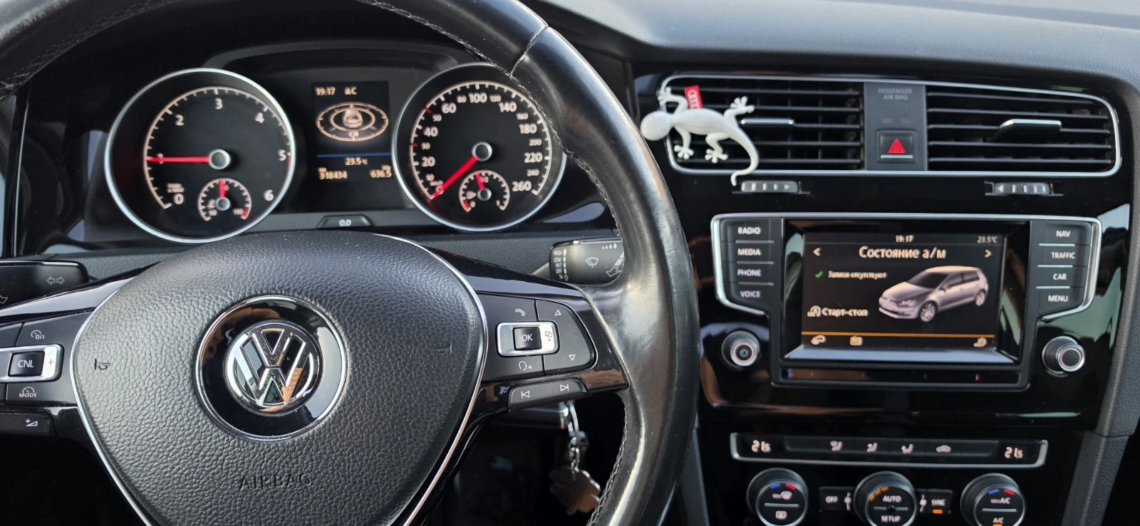 VW Golf 2.0 TDi, снимка 9 - Автомобили и джипове - 56121360