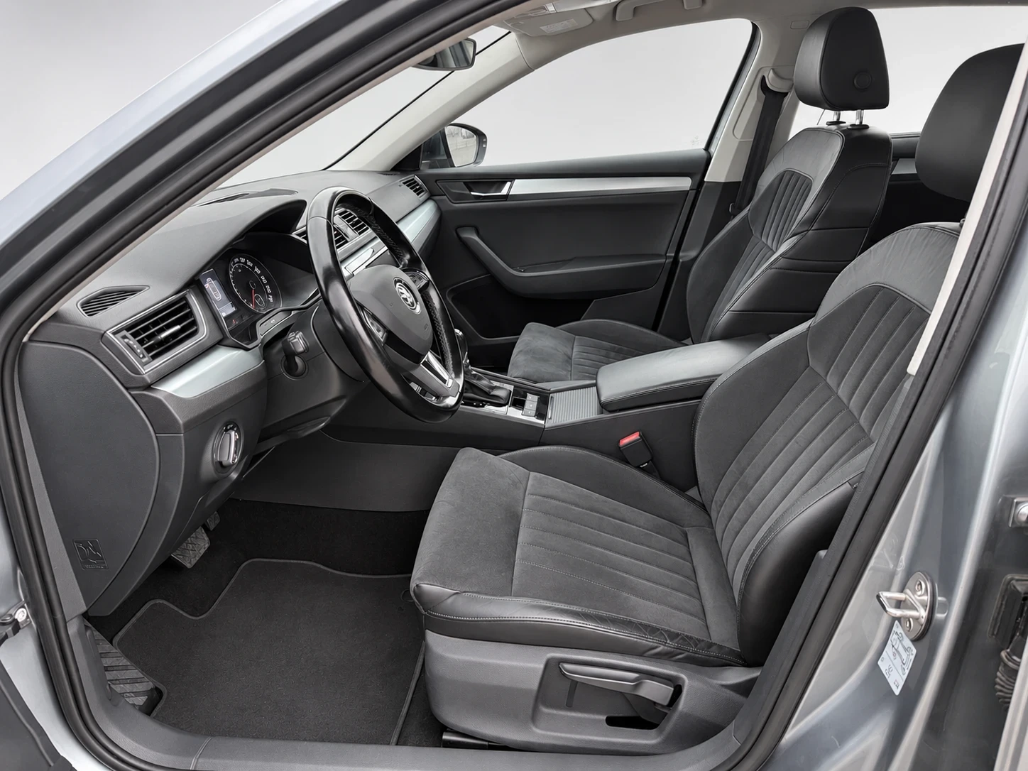 Skoda Superb 2.0 TDI 190 к.с. 4x4 AUTOMATIC   2017 г, снимка 9 - Автомобили и джипове - 56227022