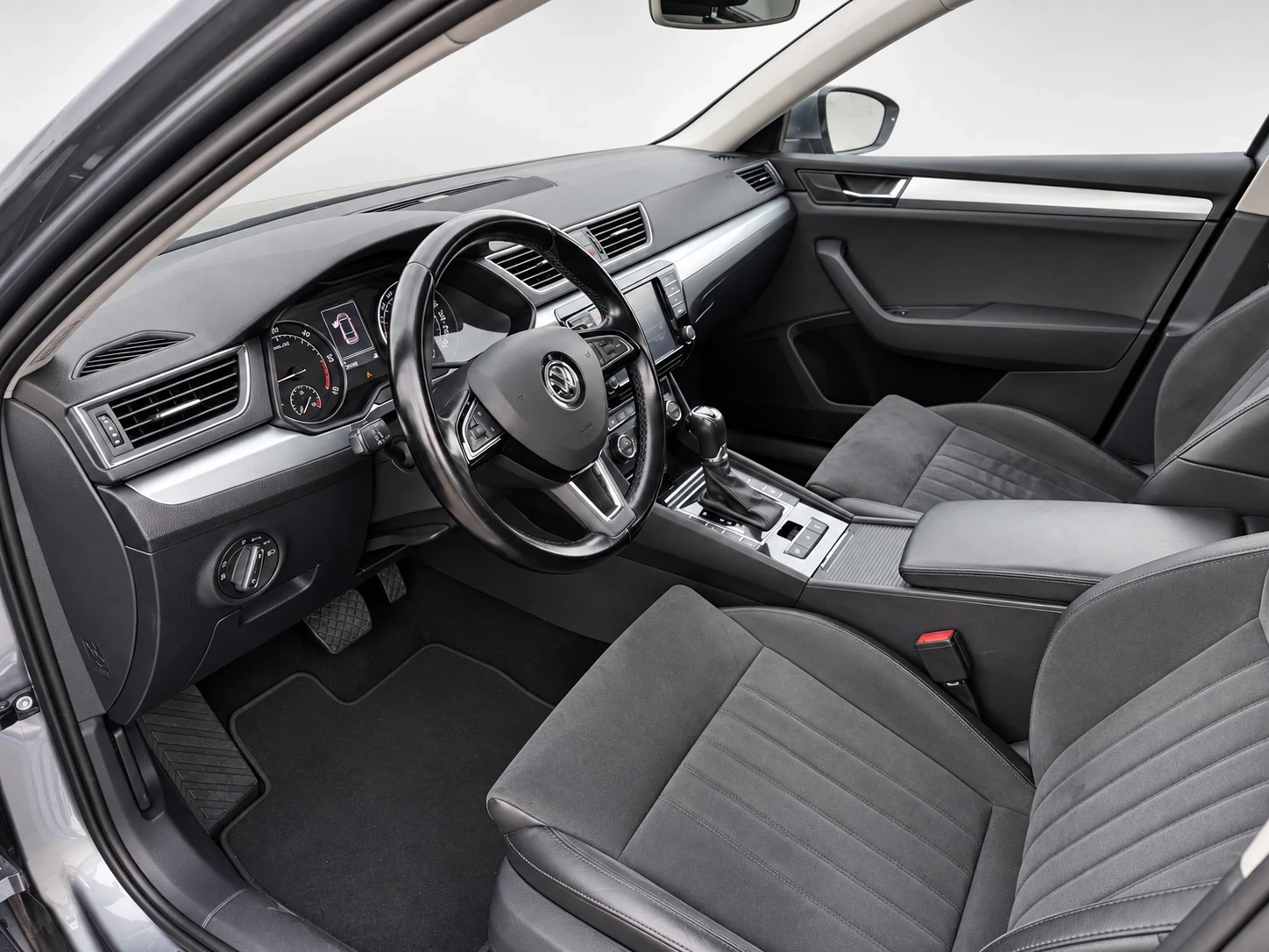 Skoda Superb 2.0 TDI 190 к.с. 4x4 AUTOMATIC   2017 г, снимка 10 - Автомобили и джипове - 56227022