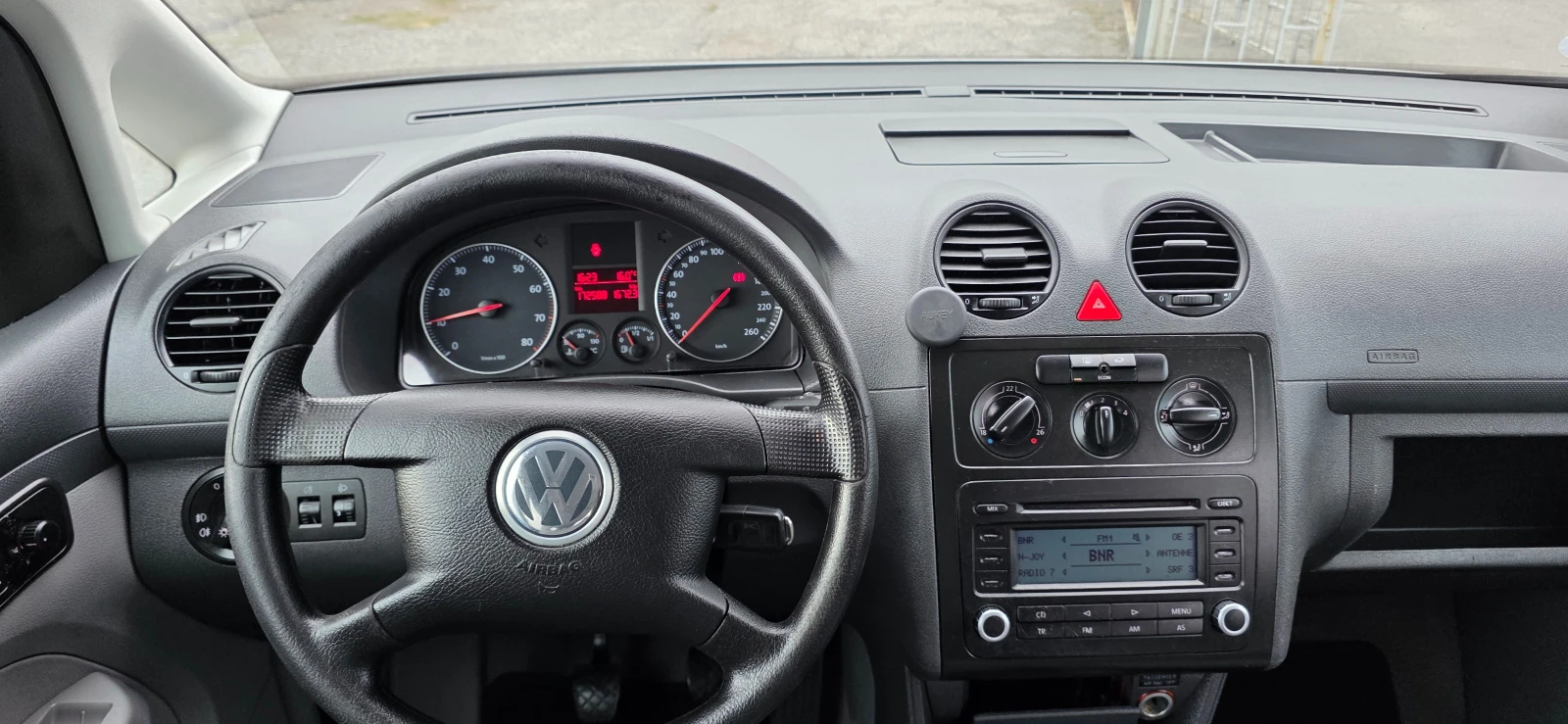 VW Caddy 1.6-102кс., снимка 11 - Автомобили и джипове - 56470827