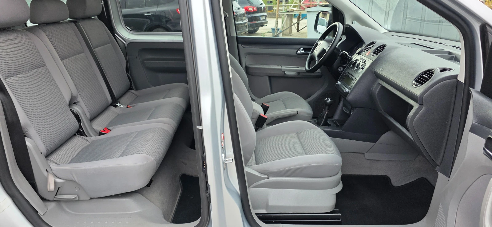 VW Caddy 1.6-102кс., снимка 13 - Автомобили и джипове - 56470827
