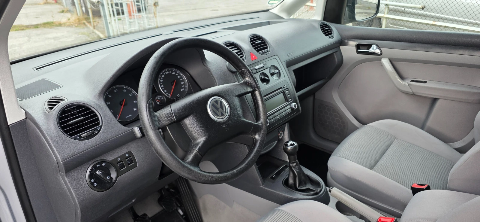 VW Caddy 1.6-102кс., снимка 9 - Автомобили и джипове - 56470827
