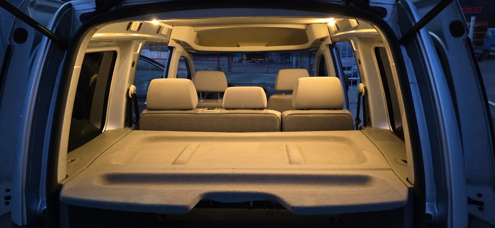 VW Caddy 1.6-102кс., снимка 16 - Автомобили и джипове - 56470827